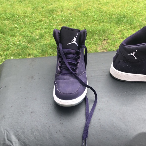 Youth air Jordan’s size 5.5 - Picture 2 of 3